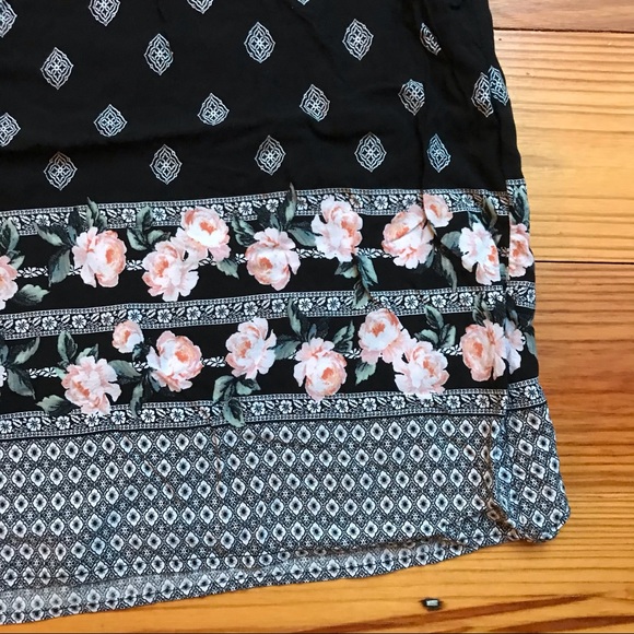 Torrid Black White Short Sleeve Blouse, EUC, 2 - Picture 5 of 12